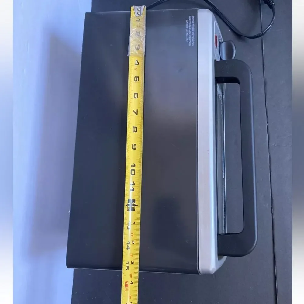 Black & Decker 4-Slice Toast-R-Oven Even Toast Technology TO1322SBD Timer